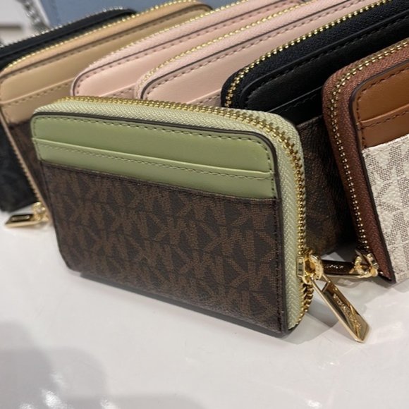 Michael Kors Jet Set Travel Medium Zip Around Card Case - Picture 6 of 16